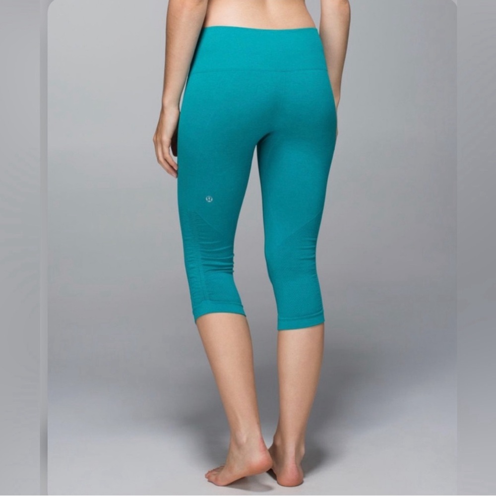 Lululemon In The Flow Crop – Heathered Forage Teal - Size 4
